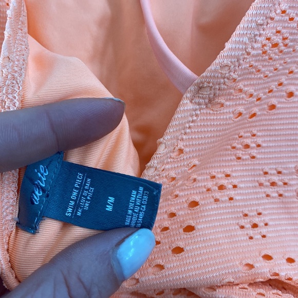 Aerie medium sherbet orange crochet one piece with keyhole neck and halter top - Picture 4 of 4